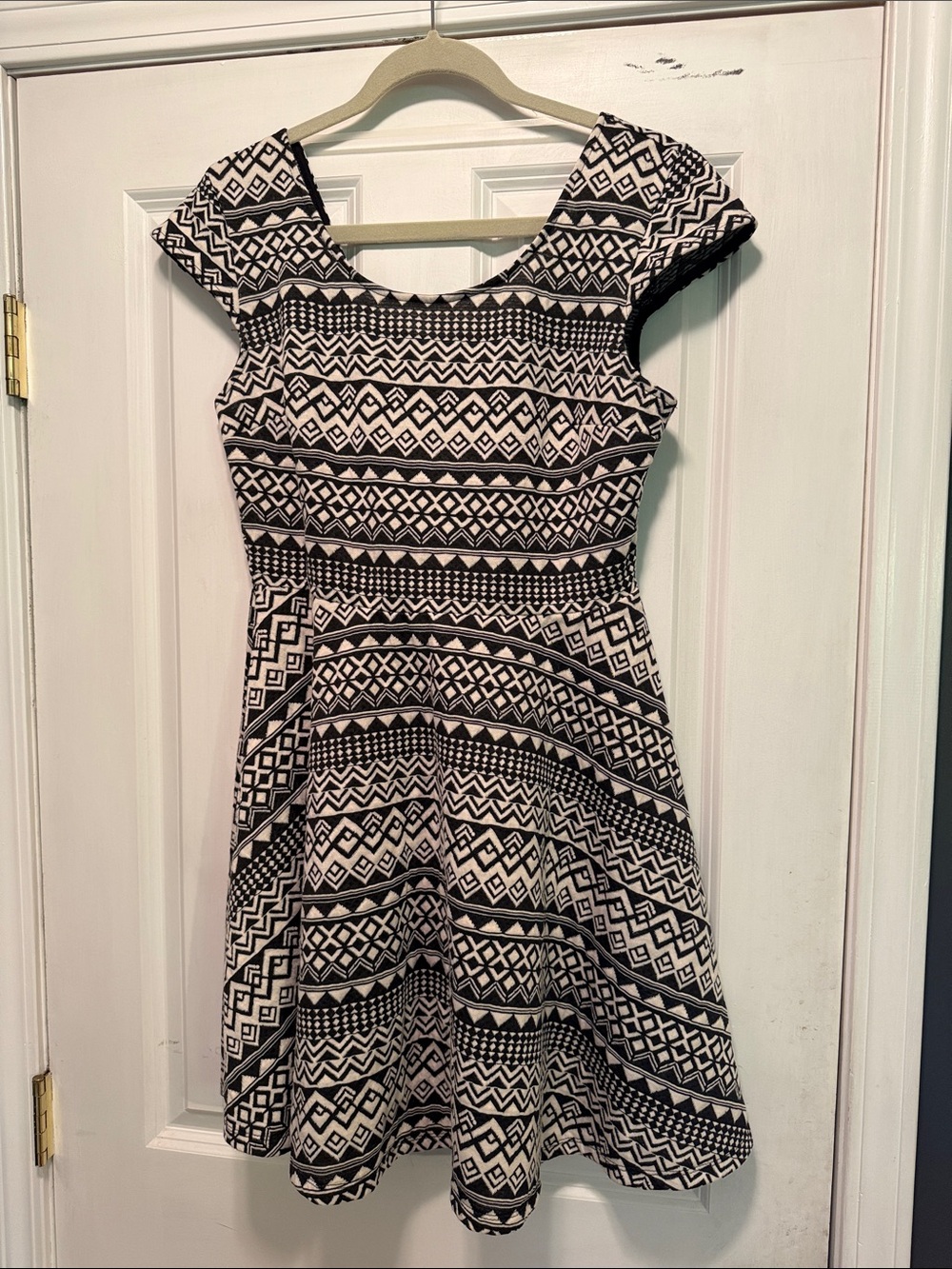 Mossimo Supply Co. Black and White Geometric Midi Dress